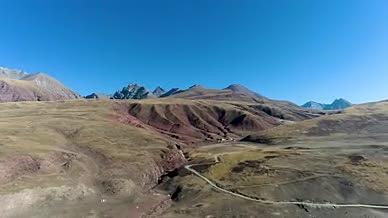 布加雪山平缓山谷山谷草原自然风景航拍4K视频的预览图